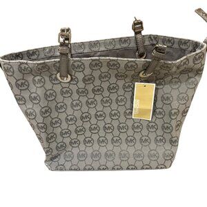 Michael Kors Jet Set Signature Tote